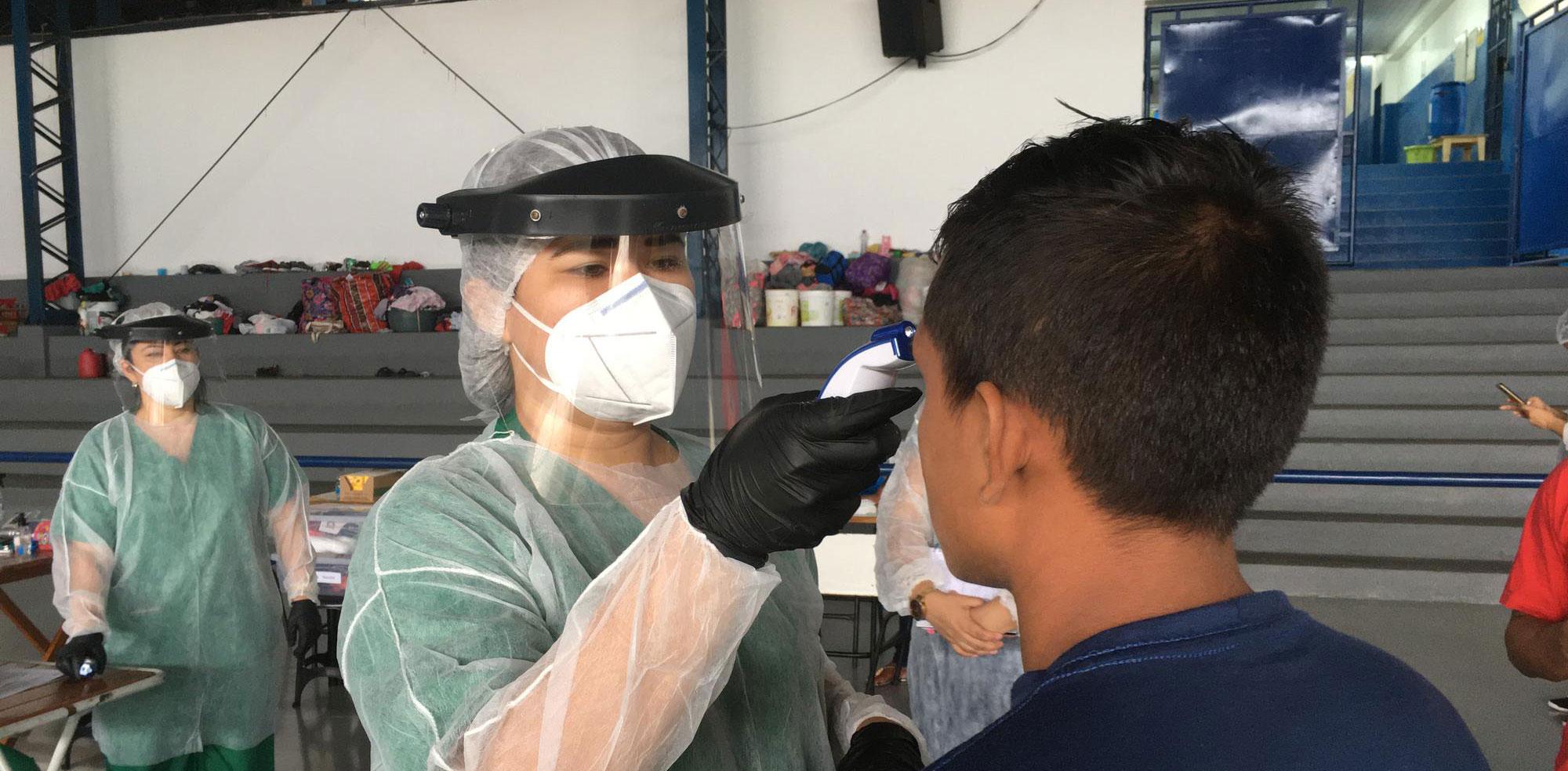 MSF nurse during screening activities with Warao people (indegenous group from Venezuela) at a shelter in Manaus, Brazil.