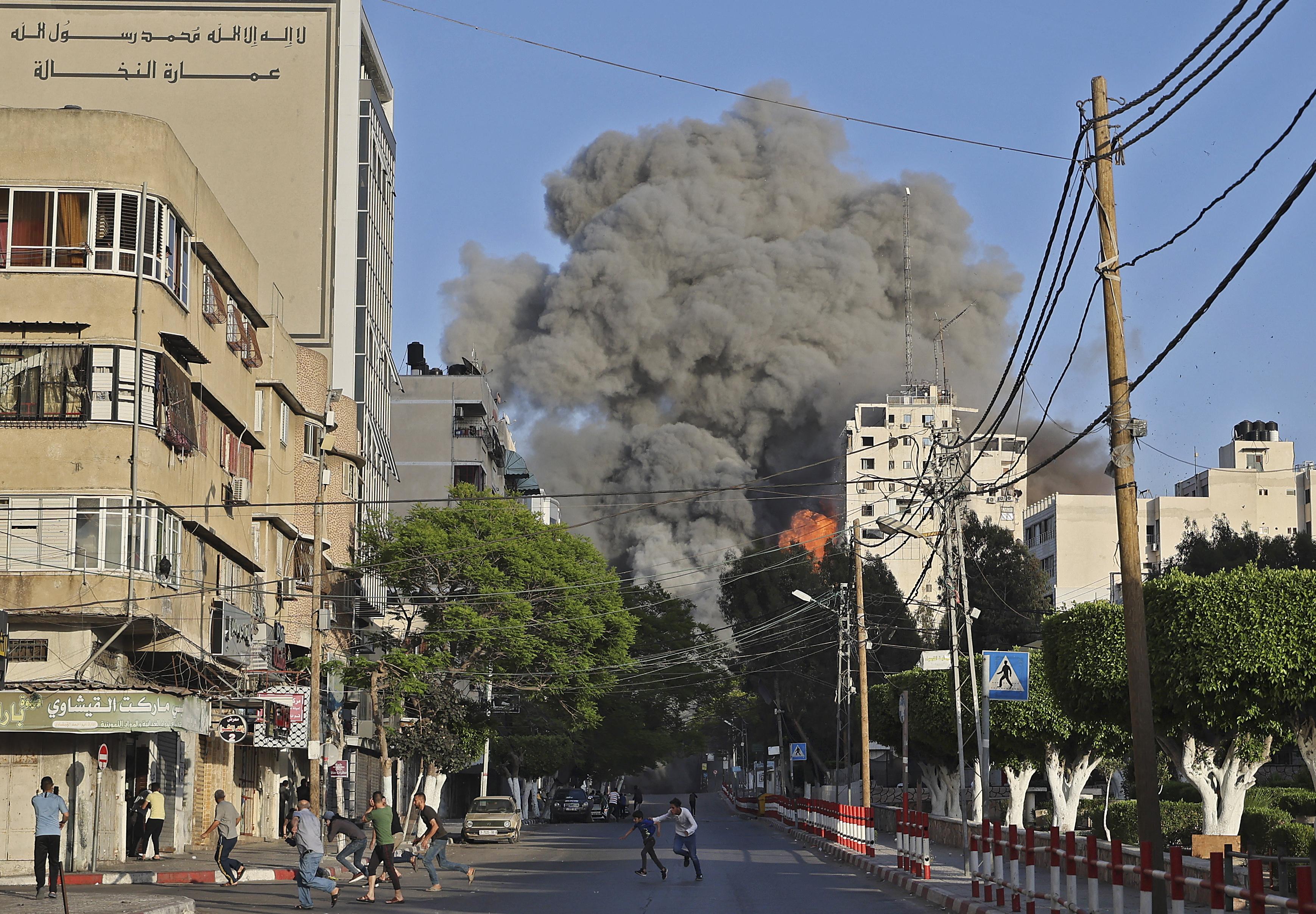 القصف والغارات الإسرائيلية على قطاع غزة